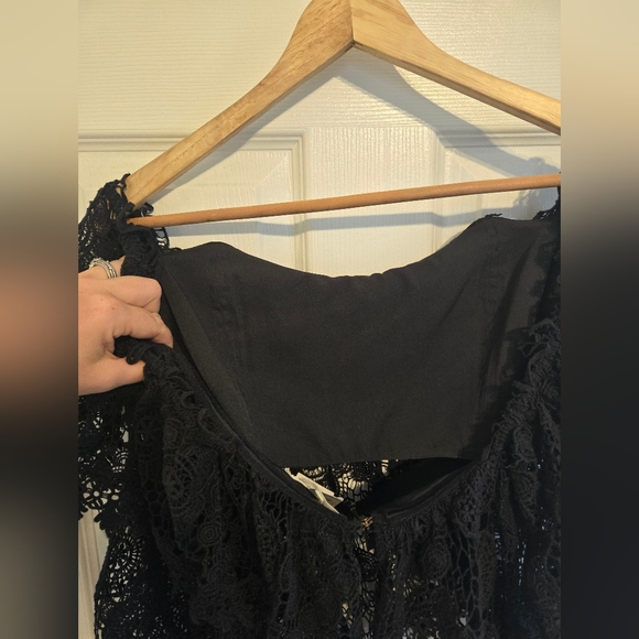 Tularosa black crochet lace Amelia top, NWT size M - Picture 7 of 7